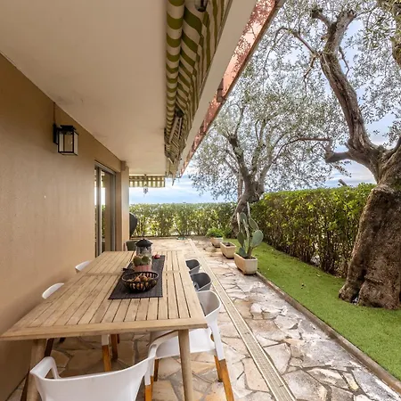 Luxury Residence, Garden Level With Sea View And Swimming Pool, 2bedroom Of Approximately 85 Square Meter And Private Garden Appartement *